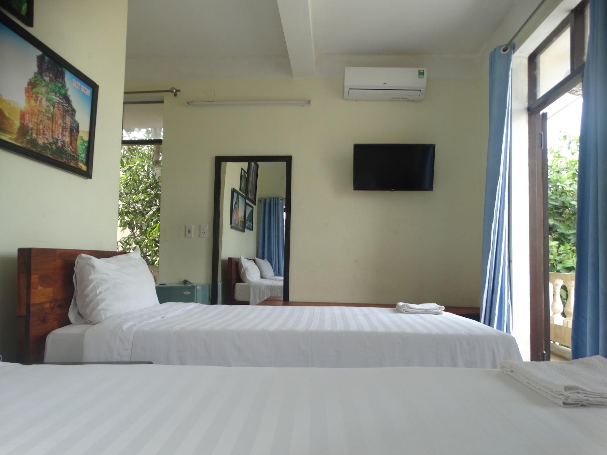 Yellow House Homestay Hoi An Exterior photo