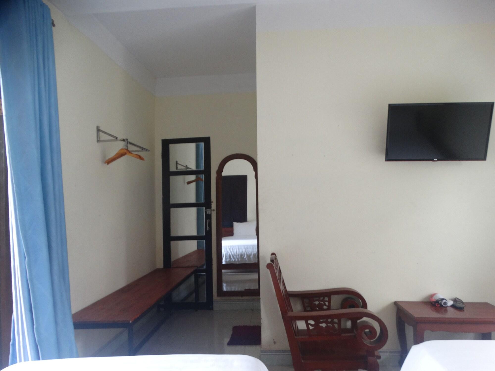 Yellow House Homestay Hoi An Exterior photo