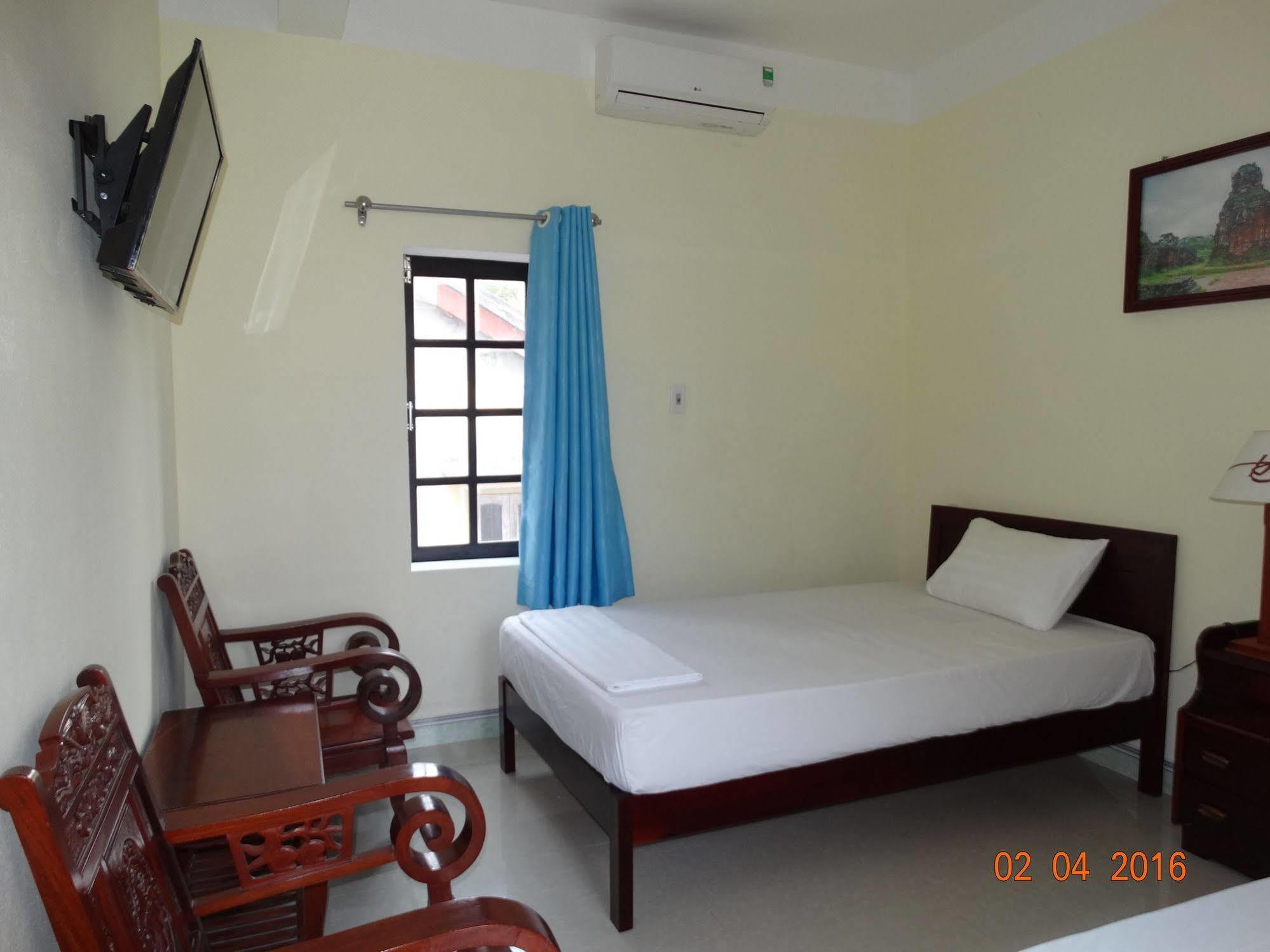 Yellow House Homestay Hoi An Exterior photo