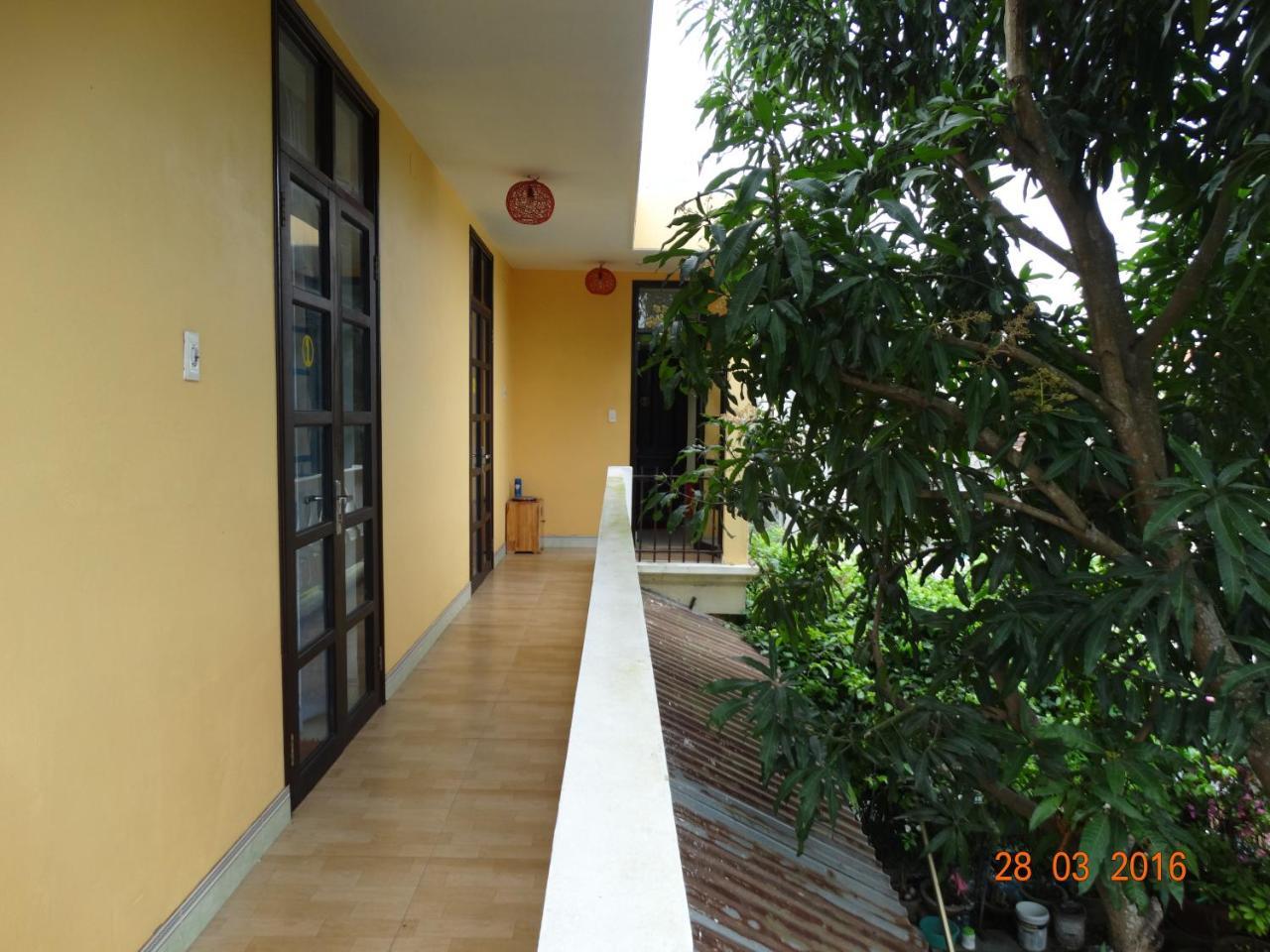 Yellow House Homestay Hoi An Exterior photo